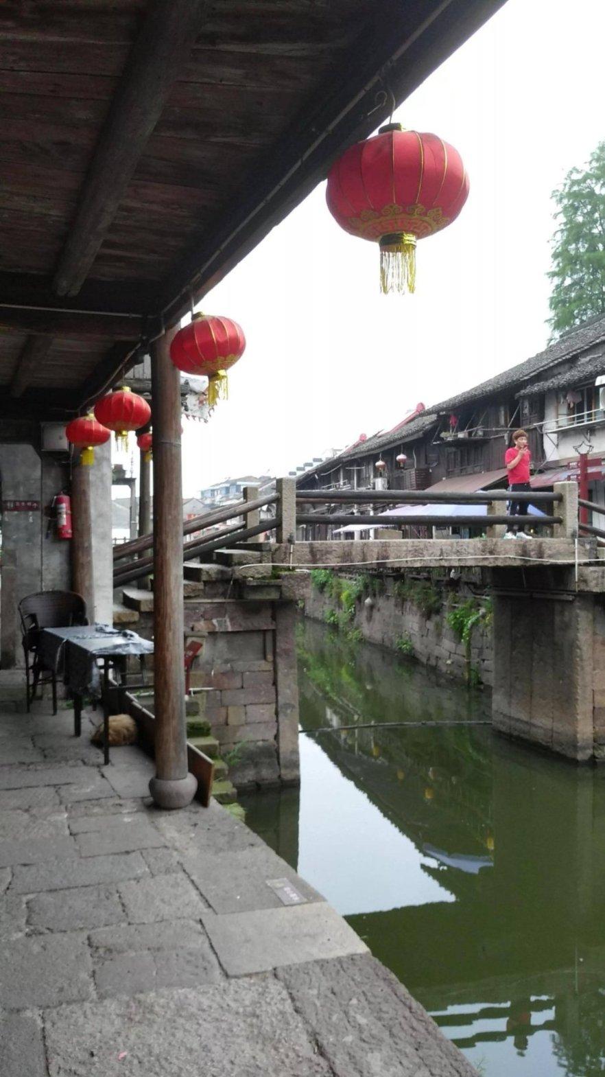 逃离森林湖畔
